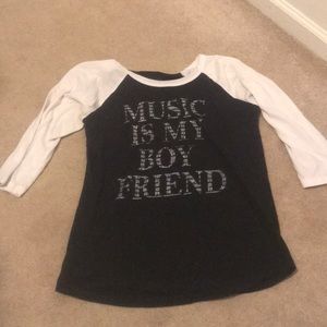 3 quarter length sleeved T-shirt